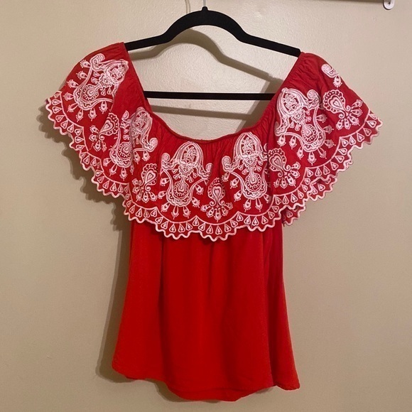 💃🏻‼️NWOT "Blue Rain" Red Off-the-Shoulder w/White Detailing Top - Picture 1 of 4